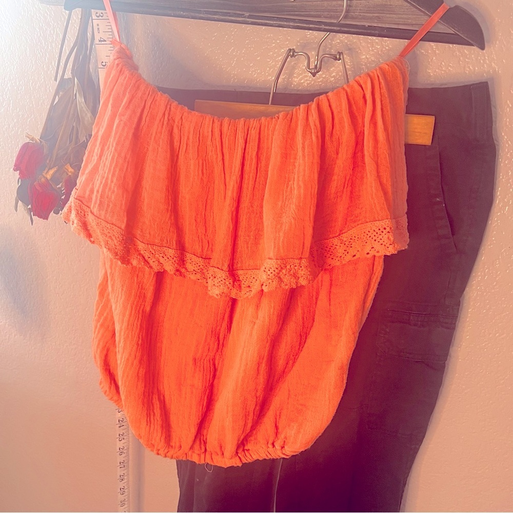 Arden B | strapless, cropped, coral blouse w/elasticated hems, size small​